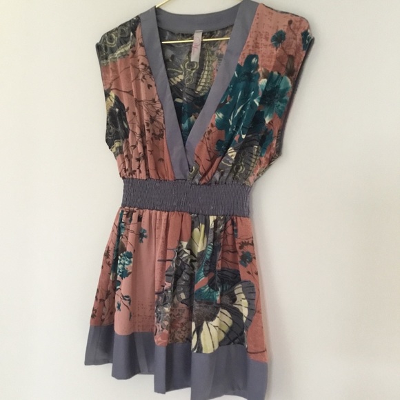 🌷Myan Abstract Floral Top🌷 - Picture 7 of 9